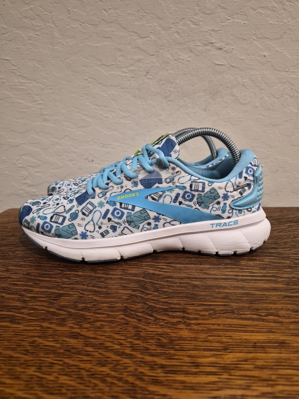 Brooks Trace 2 "Hero Pack" Athletic Running Shoes
Women's Size US 8.5 Medium B